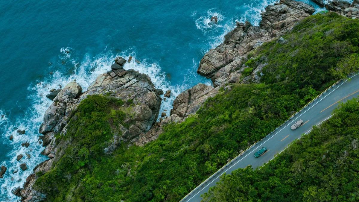 The coast road, Sanya